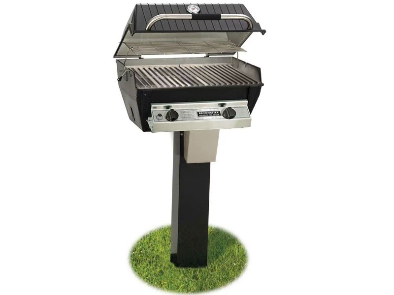 Broilmaster R3 Infrared Gas Grill On Black In-Ground Post